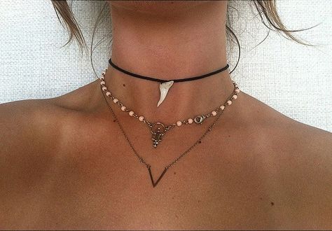 Choker Kalung Choker, The Bling Ring, Chocker Necklace, Black Choker, Mode Inspiration, Bling Bling, Cute Jewelry, Jewelry Inspiration, Necklaces Bracelets