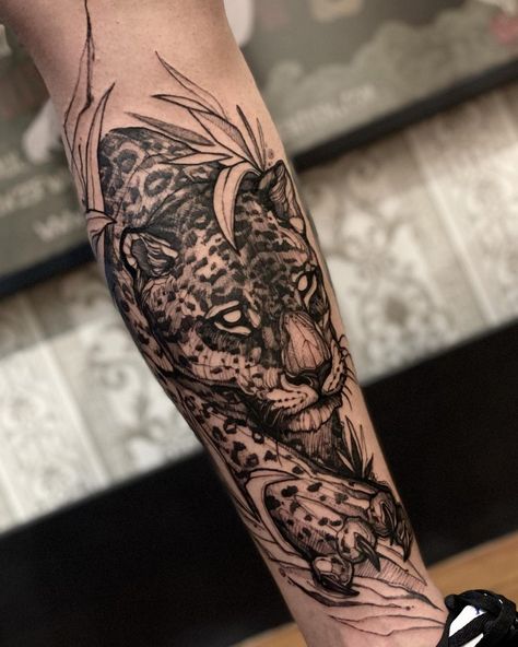 Raffael Lobo on Instagram: “Onça Pintada ✖️ ✖️ ✖️ #black #blackworktattoo #blackwork #blackworkers #sketch #sketches #sketching #sketchtattoo #tattoo #tattoos…” Japanese Style Jaguar Tattoo, Jaguar Rib Tattoo, Leopard Head Tattoo Design, Jaguar Tattoo Leg, Jaguar Tattoo Forearm, Jaguar Arm Tattoo, Panther Sleeve Tattoo, Animal Half Sleeve Tattoo, Jaguar Tattoo Men