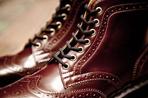 BEAMS x Dr. Martens 7-Eye Brogue Boot Doc Martens Outfit Grunge, Oxblood Boots, Real Men Real Style, Classy Lifestyle, Wingtip Boots, Top Shoes For Men, Doc Martens Outfit, Brogue Boots, Mens Training Shoes