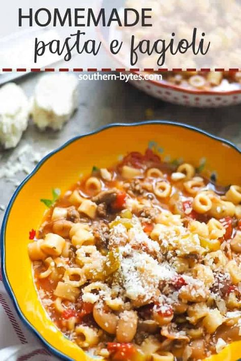 Pasta e Fagioli aka "Pasta Fazool" is an Italian stew made from pasta and beans. It is a complete meal made in just one pot and is just so incredibly delicious. Click through to get the recipe! #italian #pasta #yum Pasta Fagioli Soup Recipe, Pasta Fazool, Italian Stew, Pasta And Beans, Soup Italian, Dinner Recepies, Italian Soup Recipes, Pasta Fagioli Recipe, Pasta Fagioli Soup