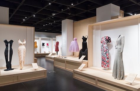 The Costume Institute’s “Masterworks: Unpacking Fashion” reminds visitors of the evolution of fashion. Advanced Fashion, Alaia Dress, Double Entendre, Iris Van Herpen, New York Studio, New York Museums, Evolution Of Fashion, Costume Institute, Insta Models