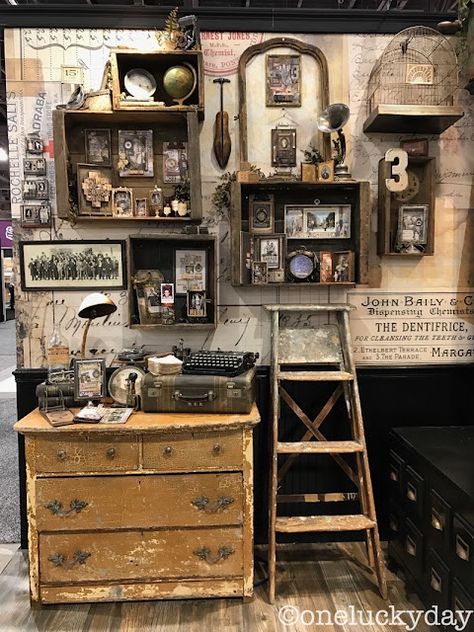 Vintage Booth Display, Antique Booth Displays, Antique Booth Ideas, Booth Display, Parking Space, Store Displays, Craft Room Organization, Lucky Day, Assemblage Art