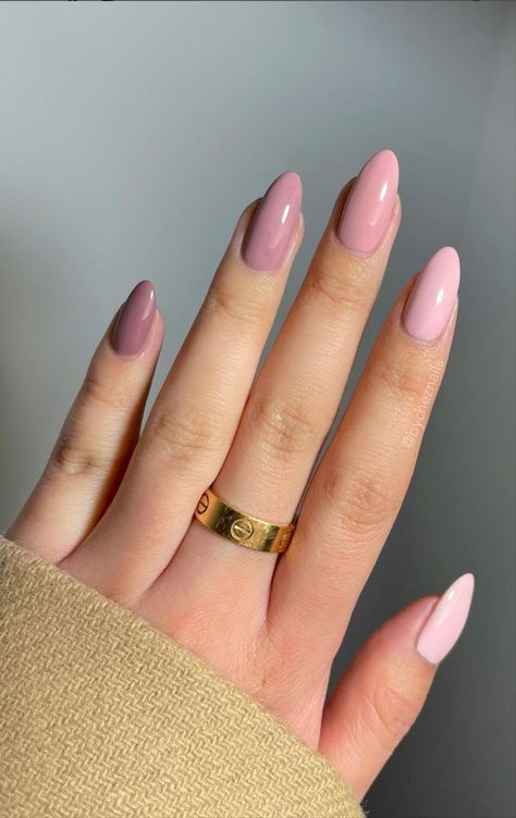 Pastel Nails Fall, Pastel Color Nail Designs, Simple Nails For Spring, Fall Nails 2022 Color Trends Almond, Nails Different Shades Of Pink, Almond Nails 2022 Trends Fall, Almond Nails Autumn 2022, Multicolored Nails Fall, Multicolored Nails Summer