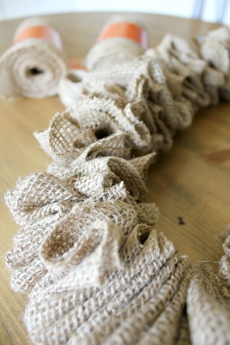 Diy Burlap Garland Ideas, Burlap Garland Ideas, How To Make Burlap Garland, Burlap Garland Diy, Fall Garland Diy, Burlap Swag, Diy Fall Garland, Jute Garland, Porch Garland