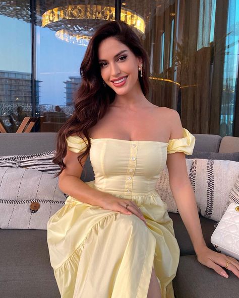 Natalia Barulich, Smile Makeover, Curvy Girl Outfits, Chelsea Fc, Pretty Dresses, Strapless Dress Formal, Off Shoulder Dress, Strapless Top, Chelsea