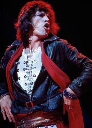 Rooster! Mick Jagger Style, Gig Outfits, Keith Richards Guitars, Mick Jagger Rolling Stones, Art Garfunkel, Lynn Goldsmith, Rock Argentino, Moves Like Jagger, Like A Rolling Stone