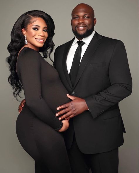 Maternity Shoot Black Women With Dad, Studio Maternity Shoot Black Couple, All Black Maternity Shoot Black Couple, Interracial Maternity Pictures, G Herbo And Taina Williams Maternity, Family Of 4, Pregnant Couple, Pregnancy Shoot, Black