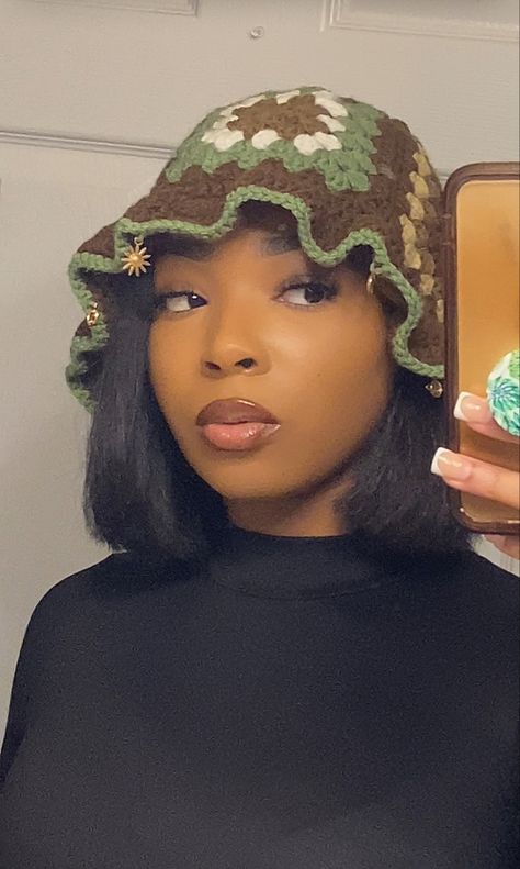 Trendy Crochet Bucket Hat, Cute Bucket Hats Crochet, Crochet Earth Tones, Brown Crochet Bucket Hat, Summer Crochet Hat, Crochet Hat Aesthetic, Crochet Bucket Hat Outfit, Crochet Bucket Hat Ideas, Earth Tone Crochet