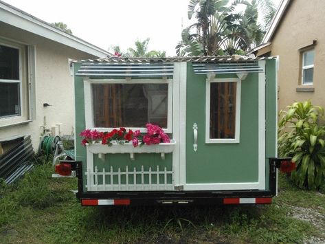 Nearly finished! Cabin On Wheels, Micro Cabin, Mobile Workshop, Cargo Trailer Camper, Tiny House Camper, Tiny House Community, Backyard Office, Tiny Cabins, Micro House