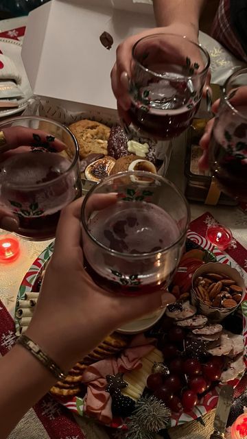 Ariana on Instagram: "a cozy christmas girls night 🎄🎁✨♥️ . . . . . #christmastime #holidayseason #friendsmas #charcuterie #girlsnight #cozychristmas" Xmas Girls Night In, Holiday Sleepover Girls Night, Christmas Girls Night Aesthetic, Christmas Girls Night Ideas, Christmas Girls Party, Winter Charcuterie Board, Winter Charcuterie, Holiday Sleepover, Christmas Girls Night