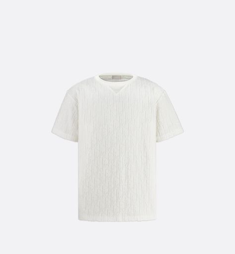 The off-white terry cotton T-shirt pays tribute to the emblematic Dior Oblique motif with a tonal jacquard. The contrasting round ribbed neckline presents a V-topstitching detail for a relaxed effect. The oversized silhouette may be paired with jeans or track pants for an elevated look. Denim Swimsuit, Dior Shirt, Dior Star, Dior Men, Dior Oblique, Short Denim, Short T Shirt, Dior Couture, Tuxedo Jacket