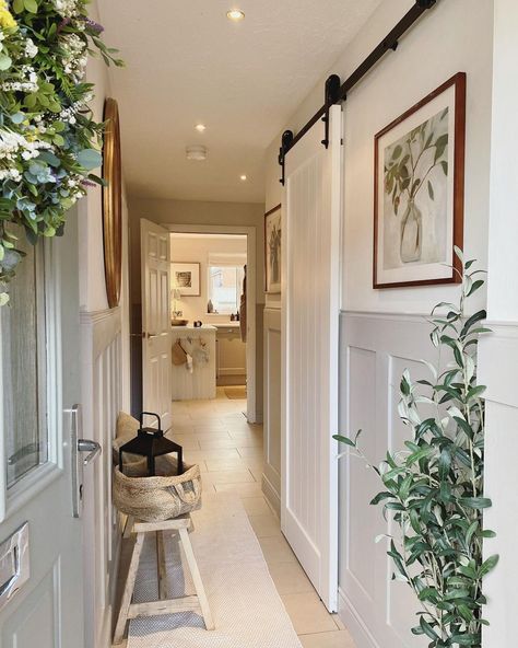 Long Narrow Hallway Decorating Ideas, Narrow Hallway Design, Long Narrow Hallway Decorating, Long Narrow Hallway Ideas, Boho Chic Entryway, Narrow Hallway Decorating Ideas, Narrow Hallway Decor, Long Narrow Hallway, Hallway Design Ideas