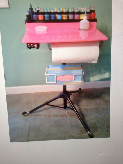 Portable tattoo station in pink Appartment Decor Ideas, Tattoo Shop Interior, Tattoo Shop Decor, Tattoo Table, Tattoo Studio Interior, Tattoo Studio Design, Creative Studio Space, Tattoo Station, Tattoo Diy