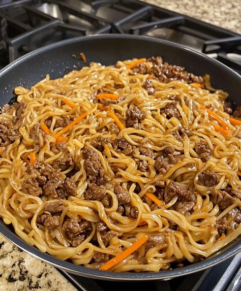 If you’re looking for a quick and flavorful dinner idea, these Garlic Hoisin Beef Noodles are the perfect choice! They’re packed with bold garlic flavor, Garlic Hoisin Beef Noodles, Hoisin Beef Noodles, Hoisin Beef, Kfc Potato Wedges, Stovetop Meals, Gravy Fries, Noodles Homemade, Gravy For Mashed Potatoes, Meat Chili