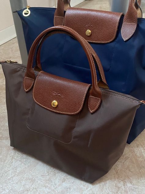 Old Money School Bag, Longchamp Colors, Burgundy Longchamp, Brown Longchamp, Longchamp Bag Outfit, Long Champ Bag, Long Champ, Uni Bag, Trendy Heels