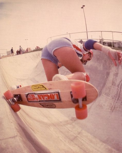 Patti Mcgee, Skater Chick, Sweat Lodge, Old School Skateboards, Skate Photos, Skate And Destroy, Vintage Skateboards, Pro Skaters, Vintage Skate