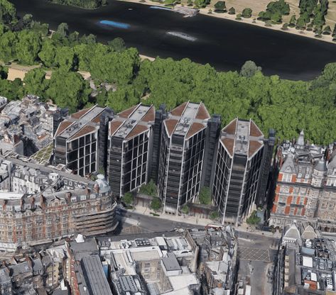 One Hyde Park apartment changes hands for a record-breaking £160m: Over a…www.PrimeResi.com #LuxuryProperty #PrimeResidential #LuxuryHomes One Hyde Park, Single Apartment, Richard Rogers, Credit Suisse, Hedge Fund, Construction Firm, Black Brick, Expensive Houses, House Architecture