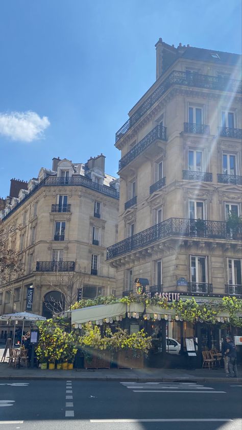 Sunny day in Paris Paris In The Morning, Sunny City Aesthetic, Summer In Paris Aesthetic, Sunny Days Aesthetic, Little Things Aesthetic, Paris Daytime, Sunny Day Aesthetic, Paris Morning, Paris In Summer