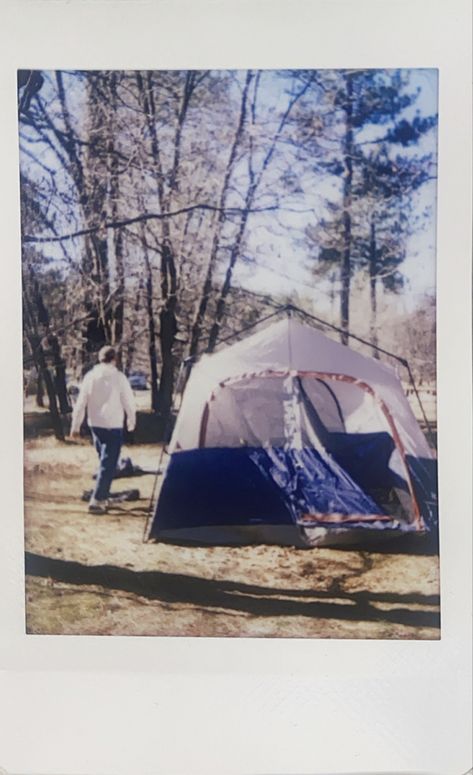 Polaroid, photo, camping, instagram Camping Polaroids, Vintage Camping Photos, Camping With Teens, Polaroid Photography, Camping Vibes, Polaroid Photo, 28th Birthday, Polaroid Camera, Polaroid Pictures