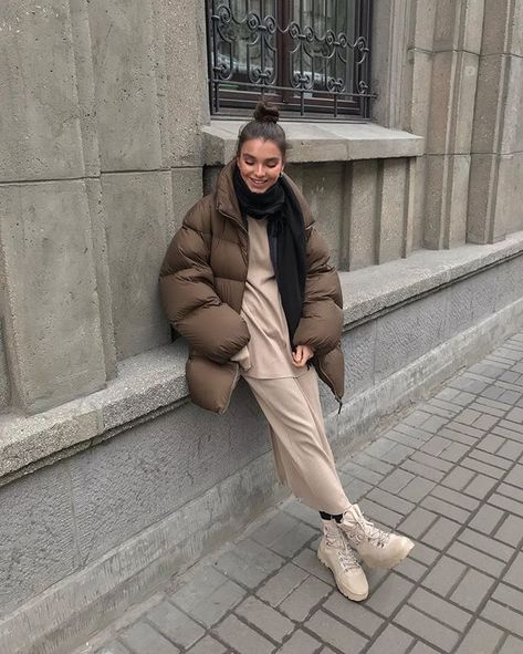 Uniqlo Women Outfit Winter, Uniqlo Women Outfit, Mode Dope, Fitness Fashion Outfits, Beige Outfit, Outfit Inspiration Fall, Fall Fashion Trends, Mode Vintage, Mode Inspiration