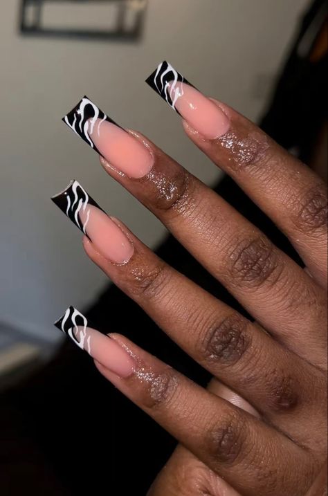 Black French Nails With White Line, Black Franchise Nails, French Tips Black And White, Black Acrylic Nails Medium, Medium French Tip Nails With Design, Black French Tip With White Line, French Tip Nails Black And White, Coffin Nails Designs French Tip, Black Line Art Nails