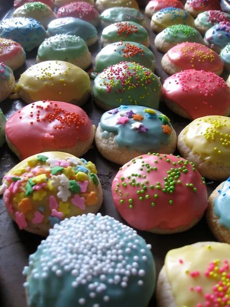 Bon-bons: Our Family’s All-Time Favorite Cookie Bon Bon Cookies, Bonbon Cookies, Cookies Sprinkles, Betty Crocker Cookies, Betty Crocker Recipes, Favorite Cookie Recipe, Cookie Frosting, Xmas Cookies, Vintage Cookies