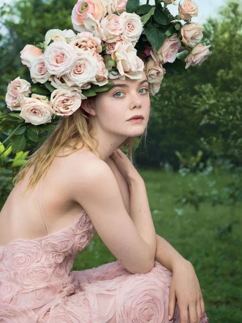 VOGUE MAGAZINE Elle Fanning by Annie Leibovitz. Grace Coddington, June 2017, www.imageamplified.com, Image Amplified1 Festival Makeup Glitter, Dakota And Elle Fanning, Flower Crown Hairstyle, Flowers In Her Hair, Annie Leibovitz, Dakota Fanning, Child Actresses, Vogue Covers, Elle Fanning