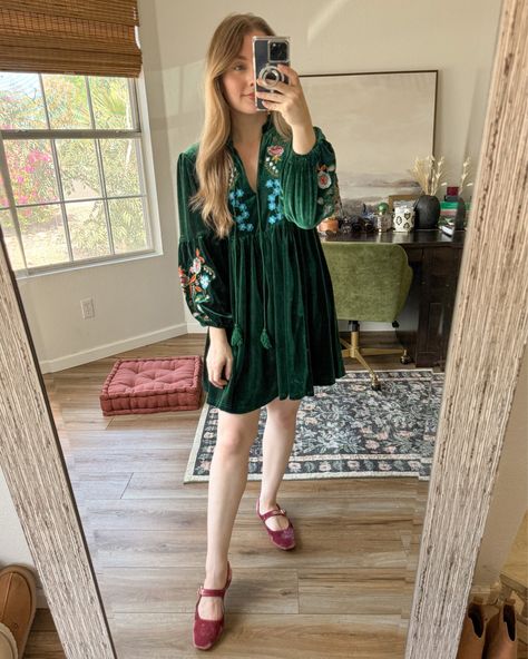 Green Velvet Dress, Christmas Outfits, Holiday Party Outfit, Thanksgiving Outfit, Vintage Bohemian, Christmas Dress, Green Velvet, Velvet Dress, Christmas Outfit