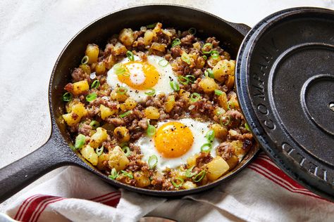 Cast Iron Breakfast Hash – Field Company Cast Iron Skillet Breakfast, Cast Iron Breakfast, Iron Skillet Breakfast, Skillet Breakfast, Runny Eggs, Cast Iron Skillets, Hash Recipe, Greek Lemon Chicken, Breakfast Hash