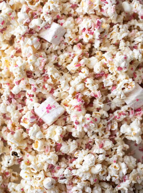 Peppermint Popcorn - White Chocolate Pink Peppermint Popcorn Marshmallow Drink, Peppermint Popcorn, Peppermint White Chocolate, Marshmallow Desserts, Marshmallow Popcorn, White Chocolate Popcorn, Christmas Popcorn, Pink Peppermint, Peppermint Marshmallows