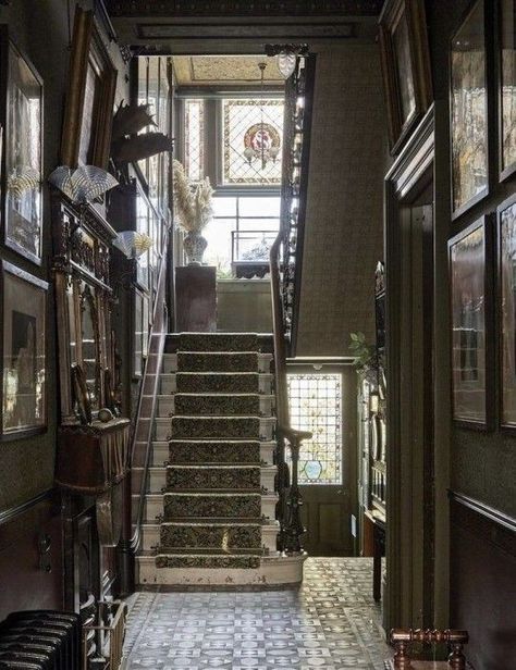 1920s Hallway, Hallway Interior, Case Minecraft, Townhouse Interior, Victorian Townhouse, Aesthetic Interior, Entryway Inspiration, Homes Modern, Mary Oliver