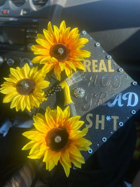 Welders graduation cap #welder #femalewelder #graduationcap Welder Graduation Cap Ideas, Senior 25, Women Welder, Graduation Cap Designs, Diy Welding, Graduation Hat, Cap Designs, Diy Hat, Cap And Gown