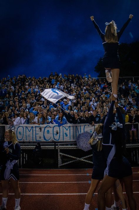 High School Cheer Pictures, Blue Out Football Game Outfit, Highschool Cheer Aesthetic, Fnl Aesthetic, Fnl Cheer, Cheer Vibes, Homecoming Aesthetic, Highschool Cheer, Cheer Aesthetic