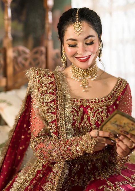 Hania Aamir, Pakistani Bridal Lehenga, Cochlear Implants, Pakistani Bridal Makeup, Red Bridal Dress, Pakistani Actors, Desi Wedding Dresses, Hania Amir, Indian Bride Outfits