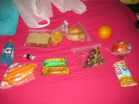 Snacks The best things to bring to an all day track meet Track Necessities, Track Meet Snacks, Track And Field Tips, Track Snacks, Track Food, Track Mom, Sports Snacks, Track Season, Cross Country Mom