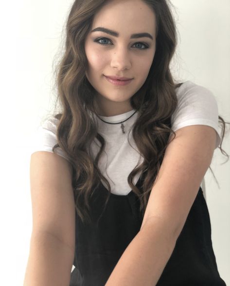 Mary Mouser, Pictures Of Mary, Jacob Bertrand, Miguel Diaz, Karate Kid Cobra Kai, Kid Cobra, Mary Elizabeth Winstead, Spring Hair Color, Female Reference