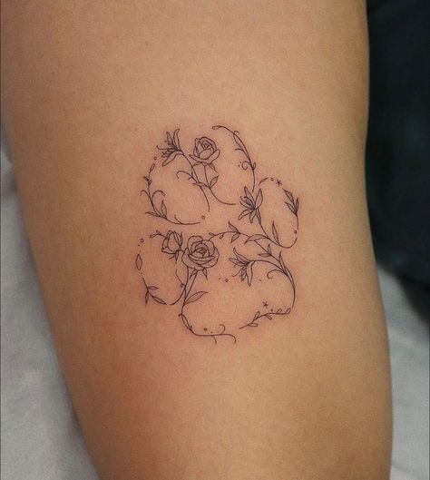 Animal Lover Tattoo, Dog Pawprint Tattoo, Tatoo Dog, Small Dog Tattoos, Tattoos For Dog Lovers, Pawprint Tattoo, Dog Memorial Tattoos, Dog Paw Tattoo, Remembrance Tattoos