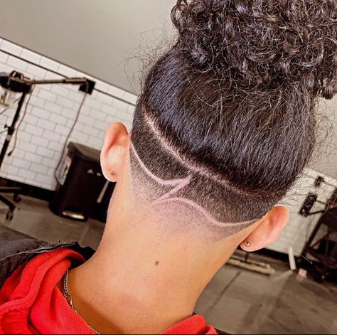 Undercut Long Hair Design, Shaved Undercut Designs, Undercut Natural Hair, Low Cut Hairstyles, Undercut Hair Designs, Fade Haircut Designs, Undercut Hairstyles Women, Curly Hair Fade, Undercut Long Hair