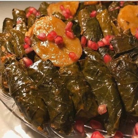 Syrian Food, Stuffed Grape Leaves, Iphone Wallpaper Lights, Food Videos Cooking, Food Obsession, Grape Leaves, Korean Food, Food Cravings, I Love Food