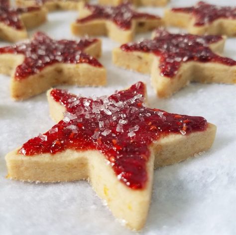 Plum Cookies, Sugar Plum Recipes, Shortbread Christmas Cookies, Lace Cookies Recipe, Shortbread Christmas, Delicious Holiday Desserts, Plum Recipes, Drawing Love, Cookies Sugar