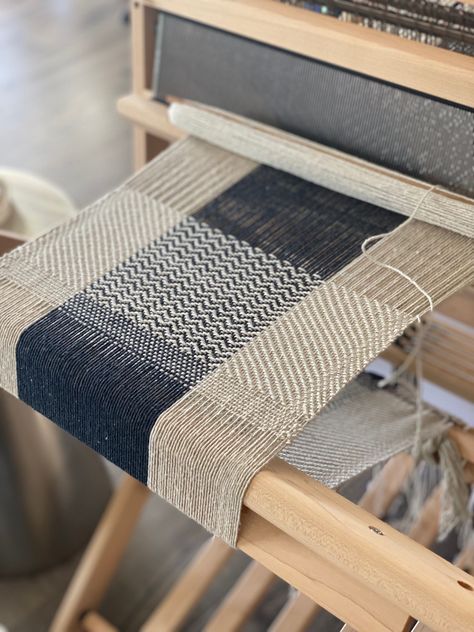 Woven Table Runner Pattern, Weaving Placemat, Weaving Table Runner, Weaving Table Mats, Weaving Product, Param Singh, Weaving Linen, Denim Yarn, Hand Woven Table Runner