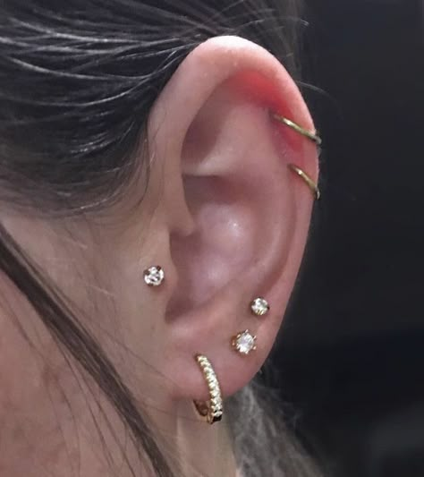 Ear Piercing Ideas Left And Right, Six Ear Piercings, Left Ear Piercing Ideas, Ear Piercings With Tragus, Helix Tragus Piercing, Triple Lobe Double Helix Piercing, Ear Aesthetic Piercing, Triple Piercing Ideas, Ear Piercings Left And Right