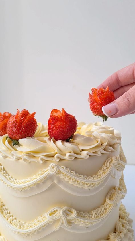 Strawberry roses - Save for later 🌹🍓 The perfect addition to your cake decorating skills and the perfect addition to your cakes 🍰 Fancy… | Instagram Cakes Fancy, Bakery London, Strawberry Rose, Strawberry Roses, Different Cakes, Rose Cake, Online School, Cookie Designs, Save For Later