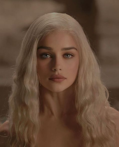 GODDESS.WOMEN by Albina on Instagram: “Like if you have watched Game of Thrones? ✨” Emilia Clarke Hair, Goddess Women, Gra O Tron, Mother Of Dragons, Emilia Clarke, Character Portraits, Girl Face, Pretty Face, Woman Face