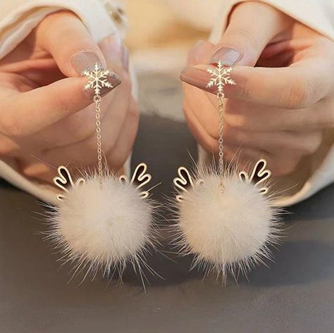 Chic Minimalista, Pom Pom Earrings, Christmas Outfit Ideas, Snowflake Earrings, Classic Earrings, Christmas Earrings, Fashion Jewelry Earrings, Girls Jewelry, An Aesthetic