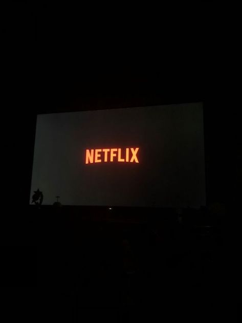 Snaps Netflix Night, Netflix Fake Story Instagram, Netflix On Tv, Unicorn Wallpaper Cute, Wings Book, Netflix Tv, Unicorn Wallpaper, Romance Series, Mood Instagram