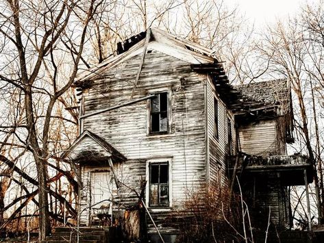 Louisiana’s Top 10 Scariest Real Haunted Houses - NewsBreak Spite House, Haunted House Stories, Real Haunted Houses, Best Audiobooks, Creepy Houses, Big Books, Here's Johnny, Book Titles, Candle Store