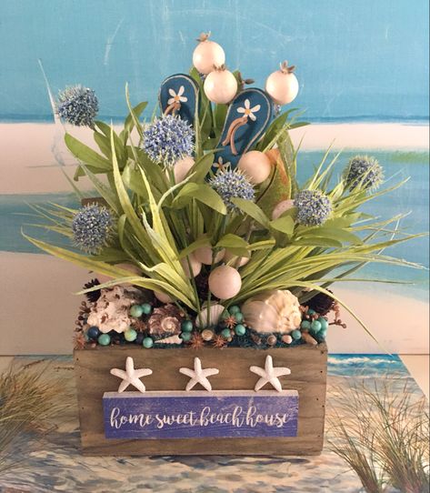 Coastal Arrangements, Beach Centerpieces Diy, Blomme Rangskikkings, Beach Centerpiece, Coastal Ideas, Beach Centerpieces, Themed Centerpieces, Grape Vineyard, Beachy Stuff