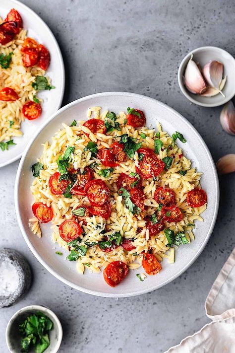 Roasted Cherry Tomato and Garlic Orzo - Cupful of Kale Cherry Tomato Orzo, Orzo Asparagus, Garlic Orzo, Lentil Ragu, Tomato Orzo, Summer Pasta Dishes, Cherry Tomato Recipes, How To Cook Orzo, Asparagus Recipes