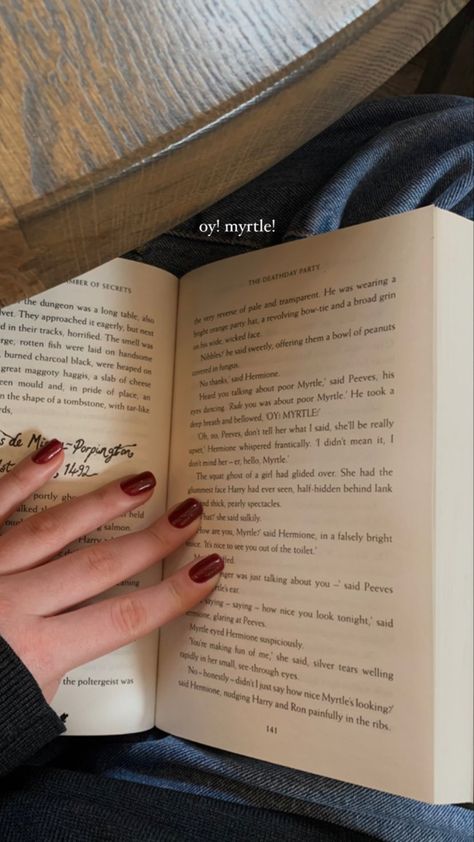 Orange Party, Book Annotation, World Of Books, Girl Reading, Coffee And Books, E Reader, Instagrammer, Book Girl, I Love Books